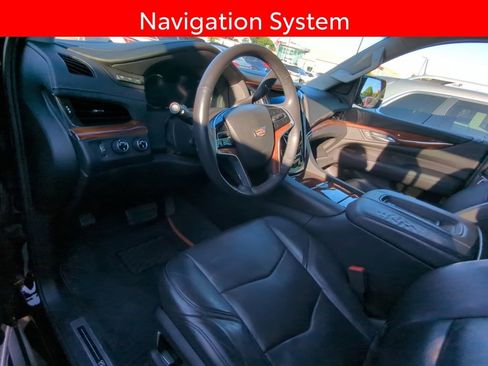 Used 2017 Cadillac Escalade ESV Luxury AWD/4WD image 7