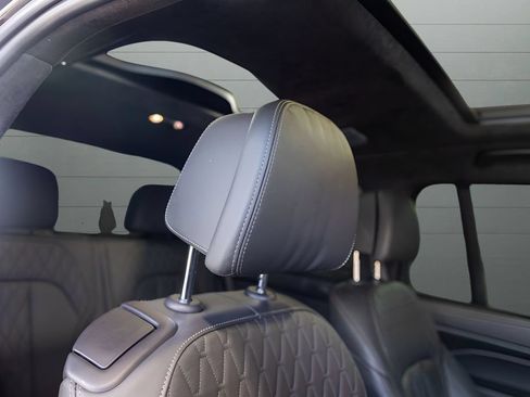 Used 2023 BMW X7 xDrive40i w/ M Sport Package AWD/4WD image 72