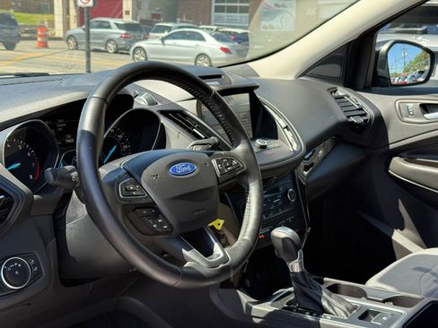 Used 2017 Ford Escape SE w/ Equipment Group 201A AWD/4WD image 19