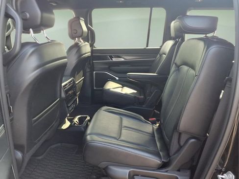 Used 2024 Jeep Wagoneer Series III AWD/4WD image 5