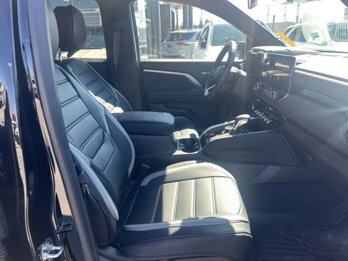 Used 2024 Chevrolet Colorado Z71 w/ Z71 Convenience Package 2 image 35