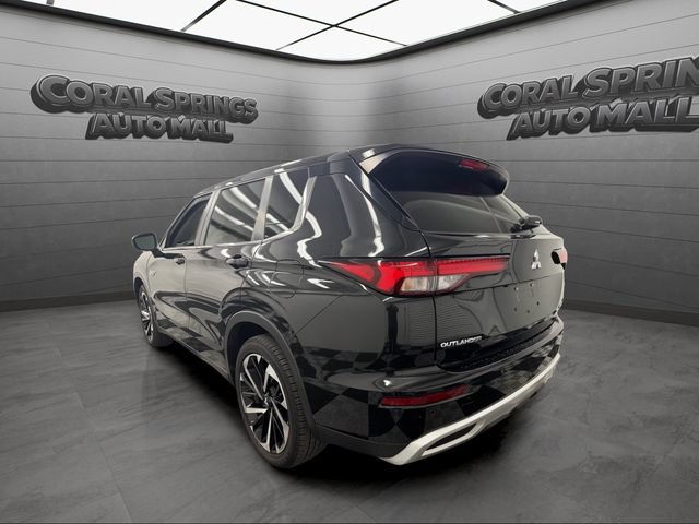 Used 2024 Mitsubishi Outlander 4WD Plug-In Hybrid image 3