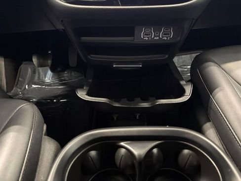 Used 2025 Chrysler Pacifica Select FWD image 18