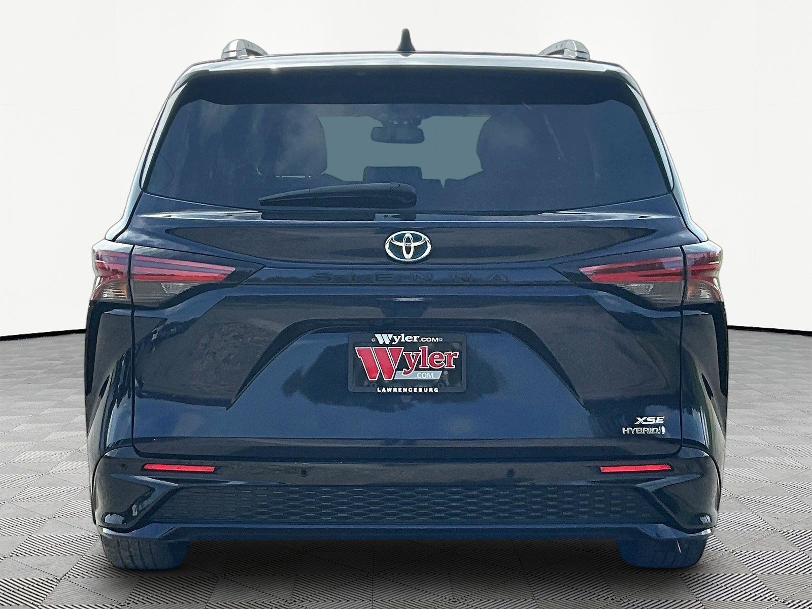 Used 2023 Toyota Sienna XSE FWD image 13