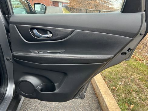 Used 2018 Nissan Rogue S image 13