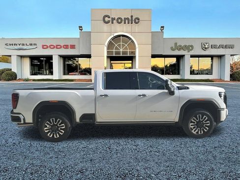 Used 2025 GMC Sierra 2500 Denali Ultimate w/ Max Trailering Package AWD/4WD image 2