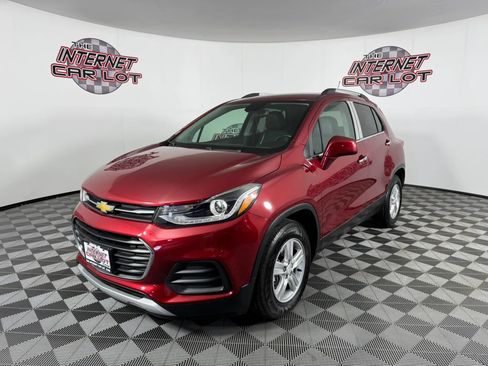 Used 2020 Chevrolet Trax LT w/ LT Convenience Package FWD image 3