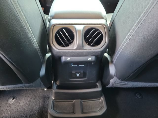 Used 2023 Jeep Wrangler Unlimited Sahara AWD/4WD image 12