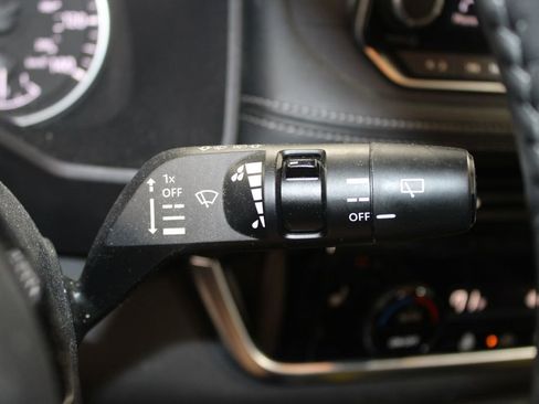 Used 2023 Nissan Rogue SL FWD image 24