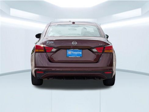 Used 2024 Nissan Altima 2.5 SV FWD image 5