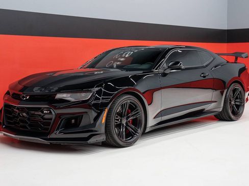 Used 2021 Chevrolet Camaro ZL1 RWD image 18