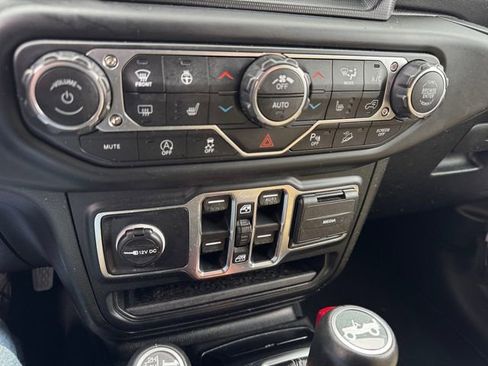 Certified 2019 Jeep Wrangler Unlimited Sahara image 27