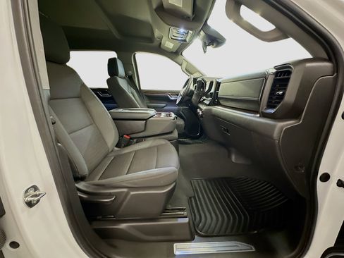 Used 2024 GMC Sierra 1500 Elevation image 32