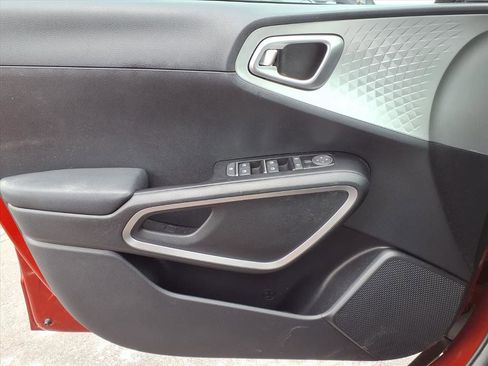 Used 2023 Kia Soul LX image 17