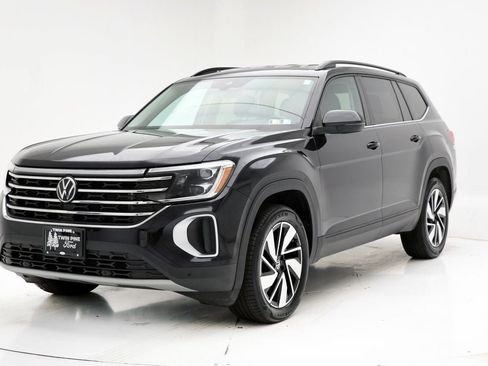 Used 2024 Volkswagen Atlas SE image 2