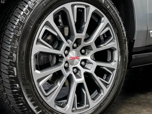 Used 2025 GMC Yukon Denali w/ Sun & Power Step Package image 13