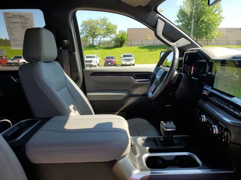 Used 2023 GMC Sierra 1500 SLT w/ SLT Premium Plus Package AWD/4WD image 34