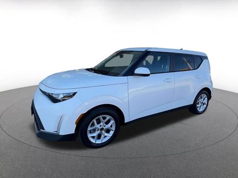 Used 2025 Kia Soul LX w/ LX Technology Package FWD image 8