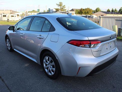 Used 2025 Toyota Corolla LE FWD image 5