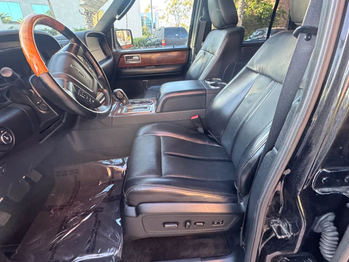 Used 2017 Lincoln Navigator Select AWD/4WD image 10