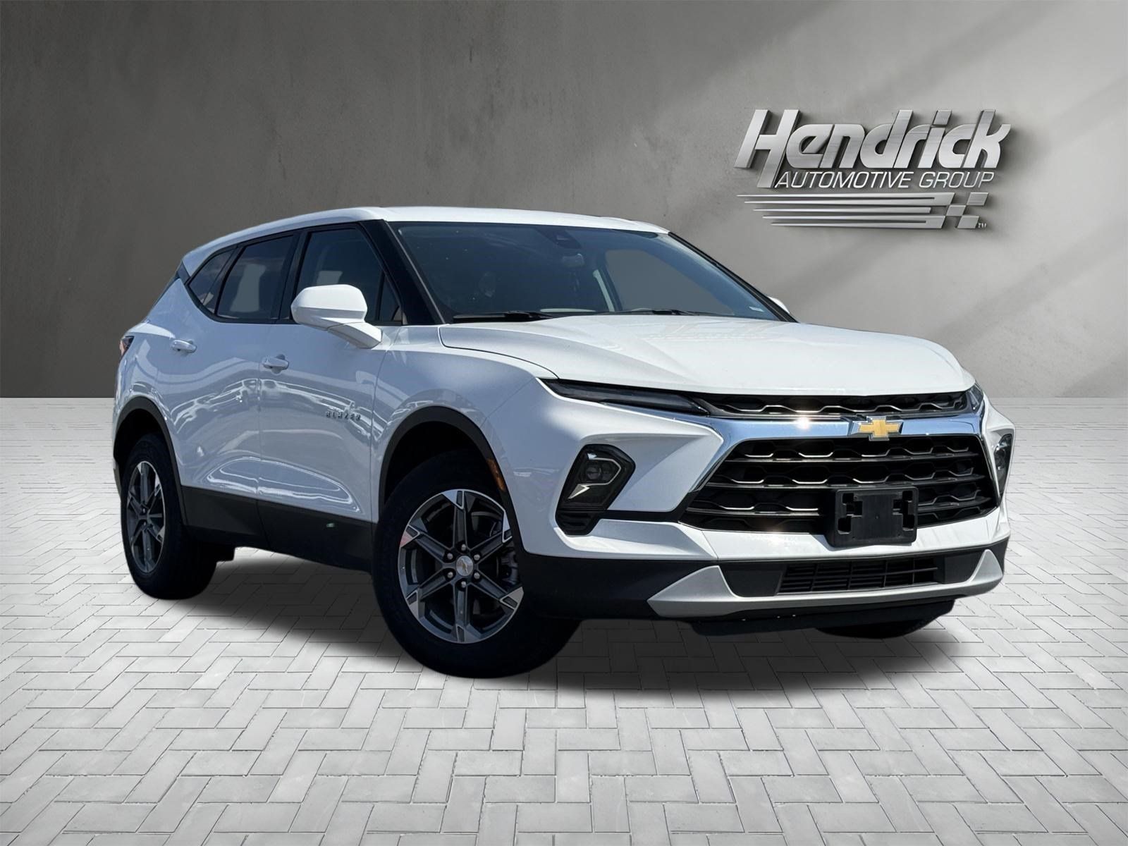 Used 2025 Chevrolet Blazer LT FWD image 2