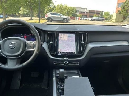 Used 2024 Volvo XC60 B5 Core w/ Climate Package AWD/4WD image 9