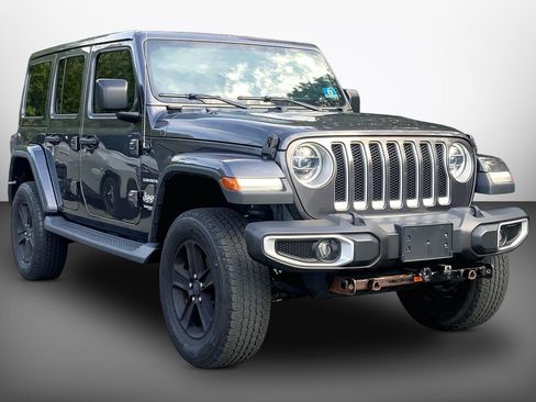 Used 2018 Jeep Wrangler Unlimited Sahara AWD/4WD image 3