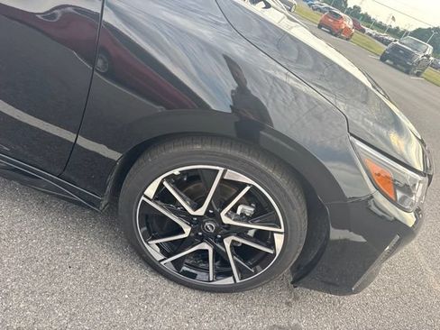 Used 2025 Nissan Sentra SR w/ SR Premium Package FWD image 12