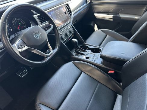 Used 2021 Volkswagen Atlas Cross Sport SE w/ Panoramic Sunroof Package FWD image 10
