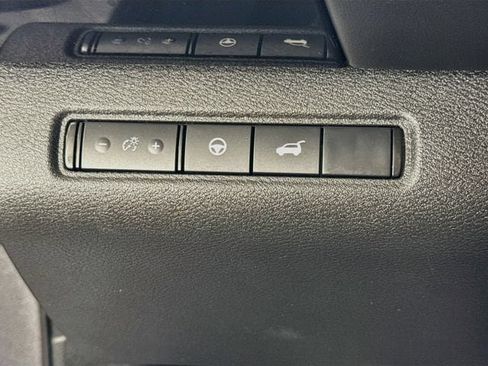 Used 2025 Nissan Pathfinder SV AWD/4WD image 10
