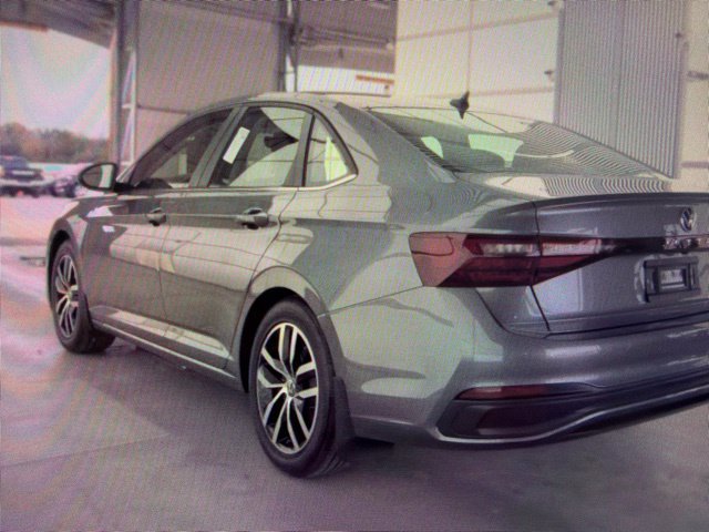 Used 2025 Volkswagen Jetta SE FWD image 9
