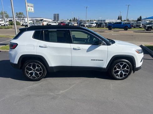 Used 2025 Jeep Compass Limited AWD/4WD image 13