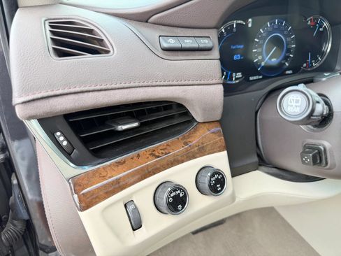 Used 2017 Cadillac Escalade Luxury AWD/4WD image 30