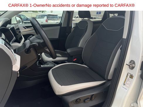 Used 2025 Volkswagen Taos SE FWD image 10
