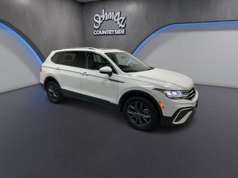 Certified 2022 Volkswagen Tiguan SE w/ Panoramic Sunroof Package image 2
