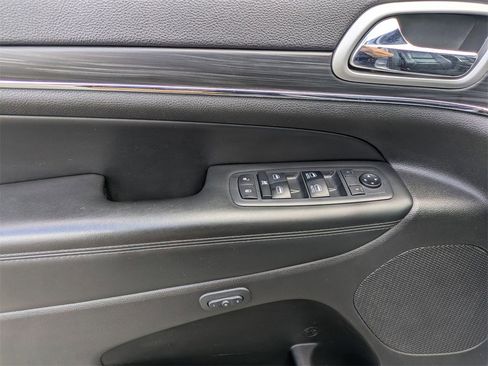 Used 2019 Jeep Grand Cherokee Limited image 10
