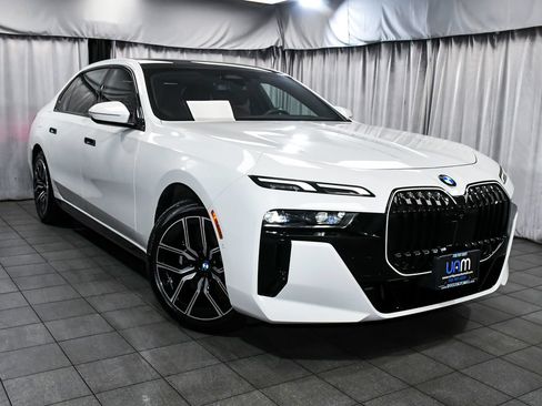 Used 2026 BMW 740i xDrive AWD/4WD image 3