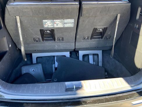 Used 2024 Kia Carnival LX image 36