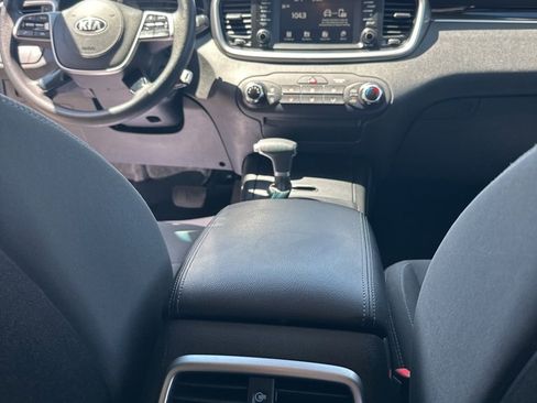 Used 2020 Kia Sorento L image 17