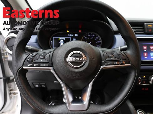 Used 2023 Nissan Versa SV FWD image 10