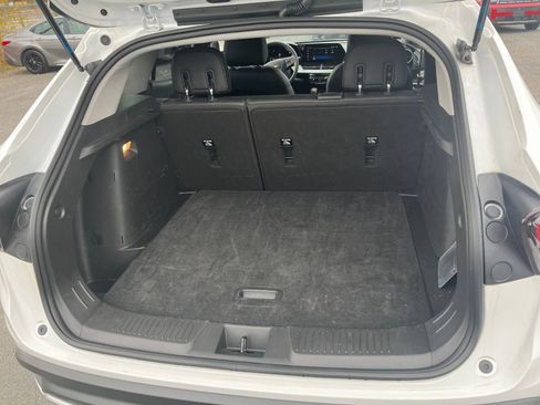 Used 2025 Chevrolet Trax LT image 31