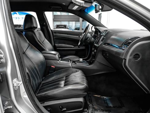 Used 2018 Chrysler 300 S AWD/4WD image 31
