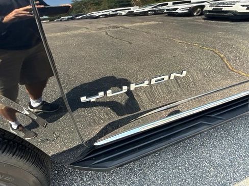 Used 2024 GMC Yukon SLT image 17