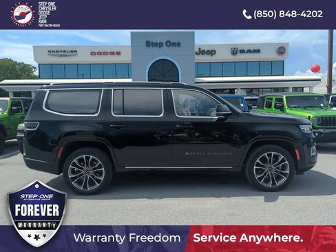 Used 2023 Jeep Grand Wagoneer Series III AWD/4WD image 7