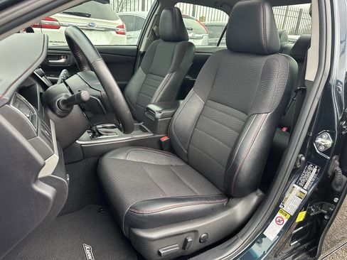 Used 2016 Toyota Camry SE w/ Moonroof Package image 32