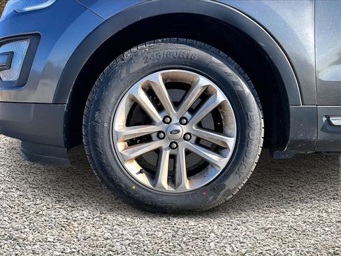 Used 2017 Ford Explorer XLT w/ Equipment Group 202A image 8