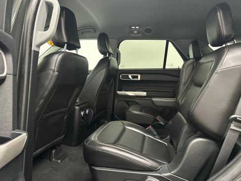 Used 2022 Ford Explorer XLT w/ Equipment Group 202A image 17