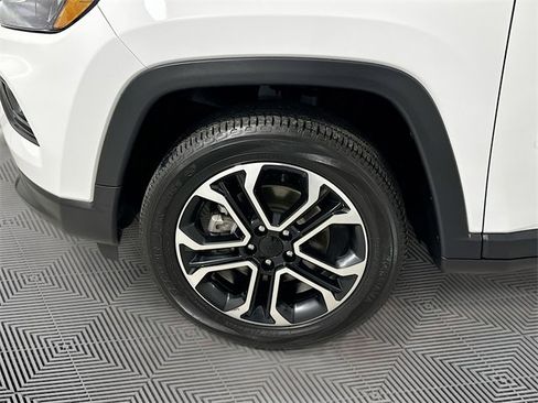 Used 2022 Jeep Compass Limited image 29
