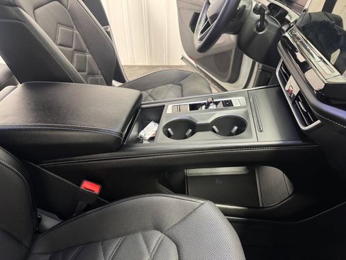 Used 2024 Volkswagen Atlas SE image 24