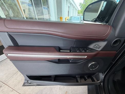 Used 2024 Ford Expedition Limited RWD image 18